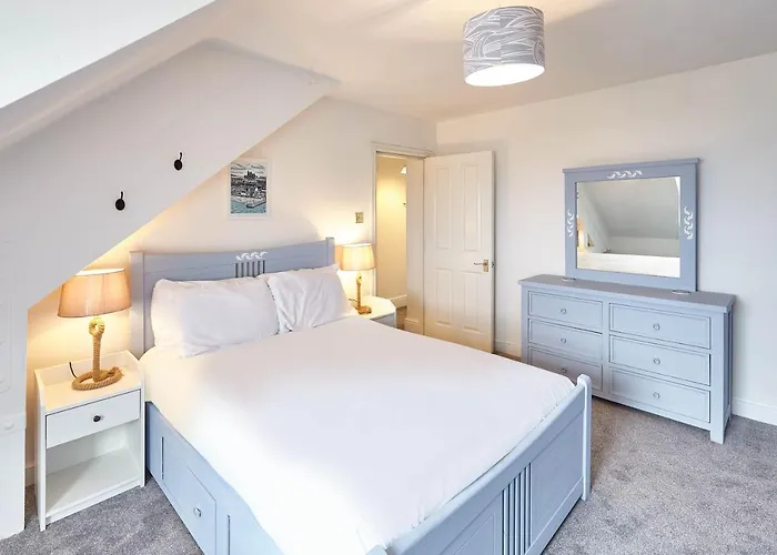 Host & Stay - The Whitby Pearl