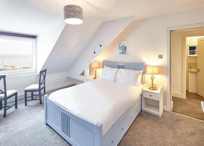 Host & Stay - The Whitby Pearl